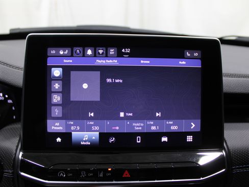 Used 2025 Jeep Compass Latitude w/ Sun & Sound Group image 15