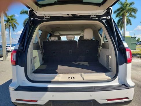 Used 2018 Lincoln Navigator L Reserve w/ Technology Package image 12