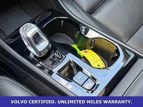 Certified 2025 Volvo XC40 B5 Plus AWD/4WD image 19
