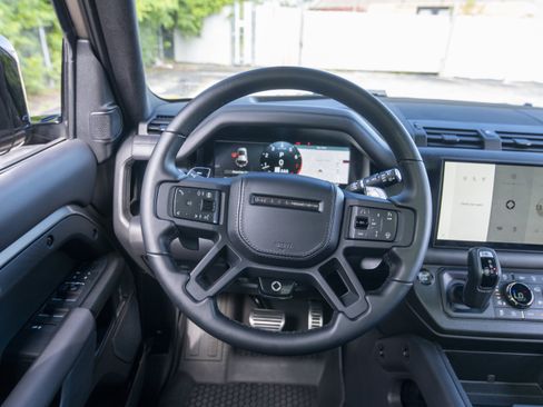 Used 2025 Land Rover Defender 110 AWD/4WD image 42