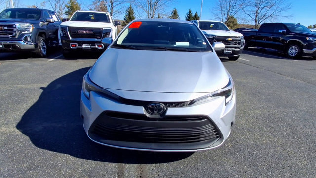 Used 2026 Toyota Corolla LE FWD image 3