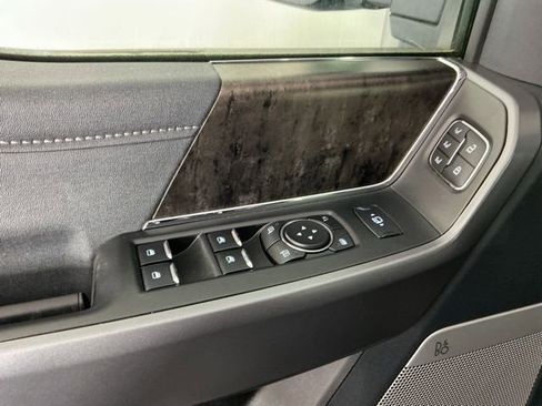 Used 2025 Ford F350 Lariat w/ Black Appearance Package AWD/4WD image 8