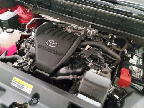 Used 2023 Toyota Highlander XLE FWD image 24