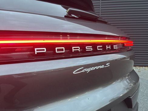 Used 2025 Porsche Cayenne S image 26