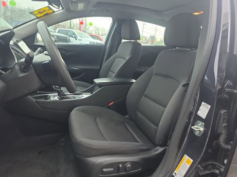 Used 2023 Chevrolet Malibu LT image 2