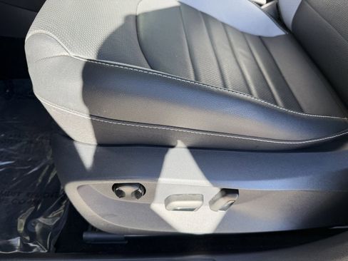 Used 2022 Volkswagen Taos SEL w/ Panoramic Sunroof Package image 31