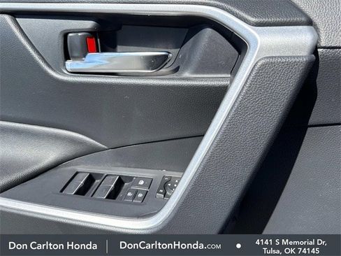 Used 2022 Toyota RAV4 SE image 8