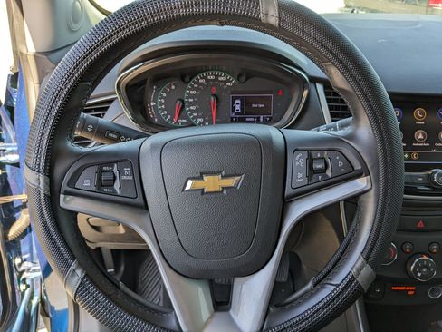 Used 2020 Chevrolet Trax LT w/ Driver Confidence Package image 29