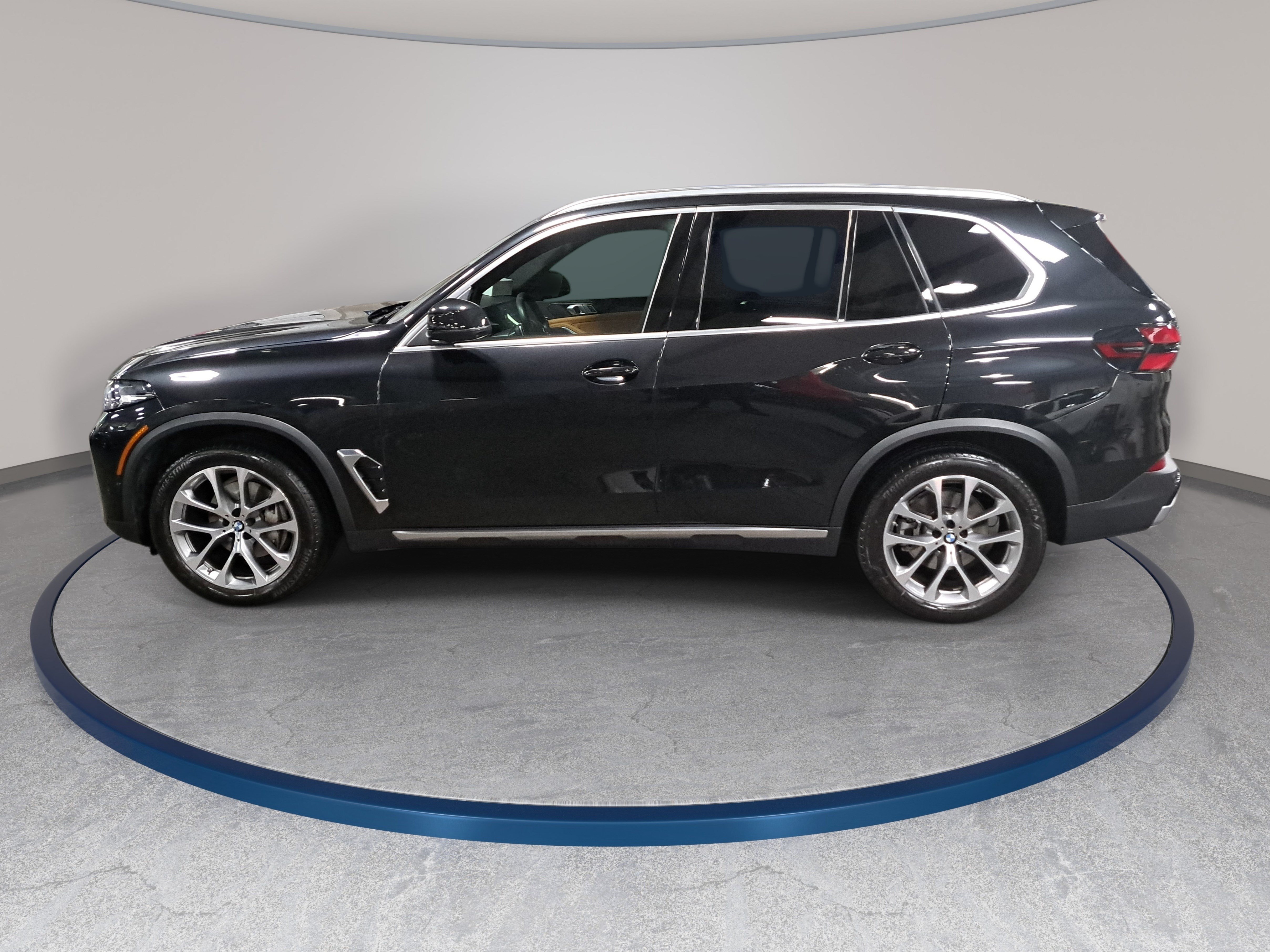Certified 2024 BMW X5 xDrive40i w/ Parking Assistance Package AWD/4WD image 9