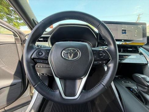 Certified 2023 Toyota Venza XLE AWD/4WD image 8