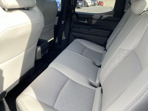 Used 2024 Toyota Tacoma Limited w/ Limited Package (LT) image 17