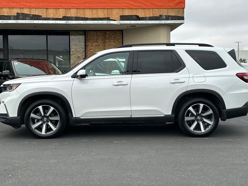 Used 2024 Honda Pilot Touring image 6