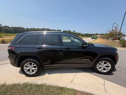 Certified 2023 Jeep Grand Cherokee Limited w/ Luxury Tech Group II AWD/4WD image 21