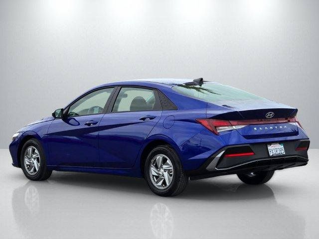 Used 2026 Hyundai Elantra SE FWD image 6