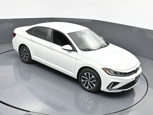 Used 2025 Volkswagen Jetta S image 27