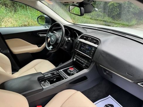 Used 2018 Jaguar F-PACE Premium AWD/4WD image 19
