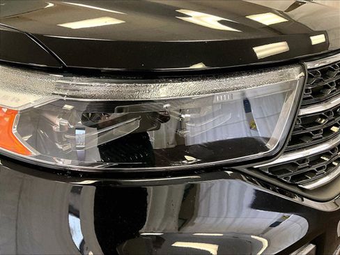 Used 2023 Ford Explorer XLT w/ Equipment Group 202A AWD/4WD image 28