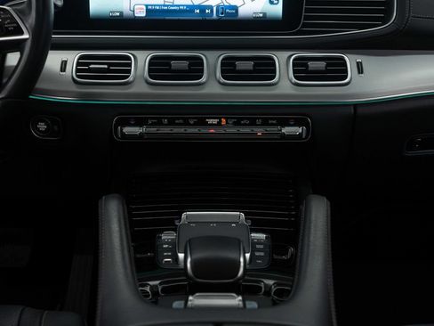 Used 2025 Mercedes-Benz GLS 450 4MATIC image 23