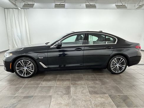Used 2023 BMW 530e xDrive w/ Premium Package image 2