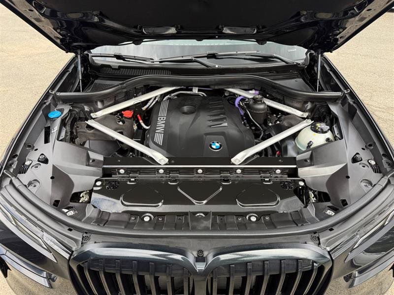 Used 2023 BMW X7 xDrive40i w/ M Sport Package AWD/4WD image 22