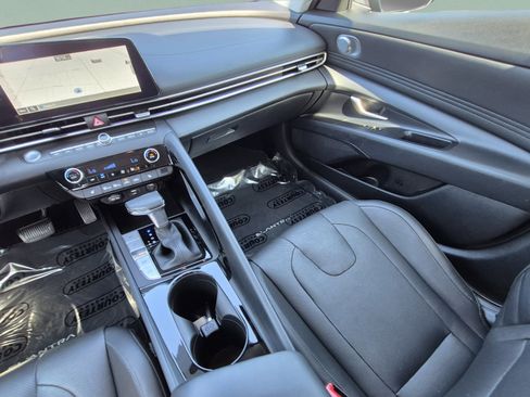 Certified 2023 Hyundai Elantra Limited FWD image 14