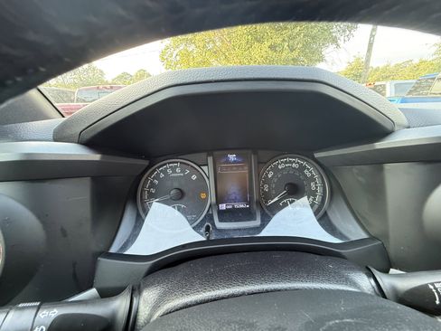 Used 2016 Toyota Tacoma TRD Sport w/ Towing Package image 21