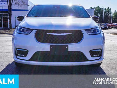 Used 2024 Chrysler Pacifica Select image 12