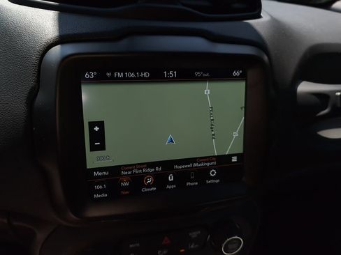 Used 2021 Jeep Renegade Latitude w/ Luxury Group II AWD/4WD image 19