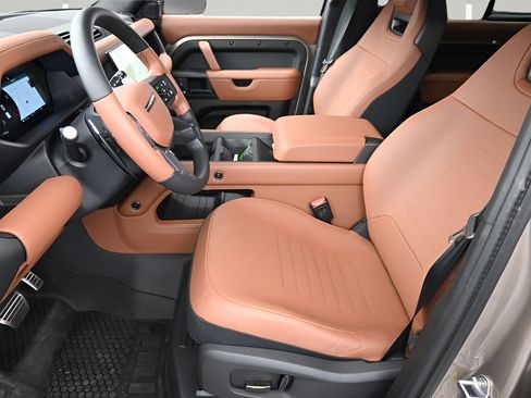 New 2026 Land Rover Defender 110 AWD/4WD image 5