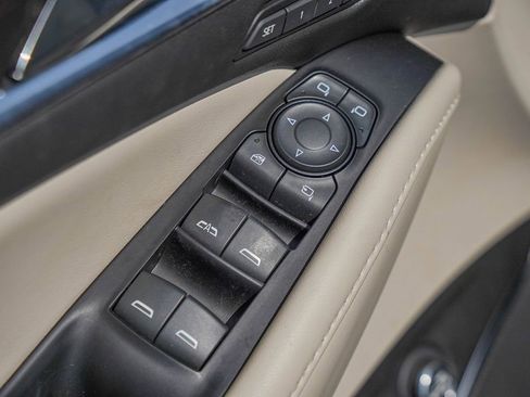 Used 2023 Buick Enclave Avenir image 32