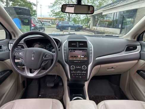 Used 2019 Lincoln MKC Premiere FWD image 16