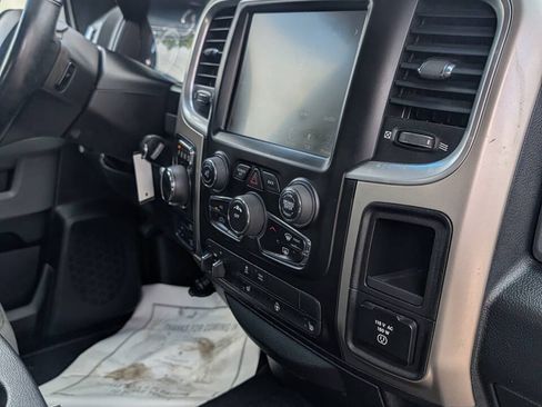Used 2016 RAM 1500 Classic SLT w/ Luxury Group AWD/4WD image 17