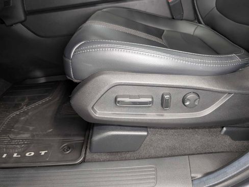 Certified 2025 Honda Pilot Touring image 40