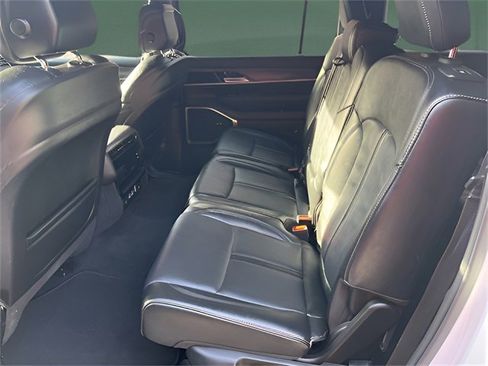 Used 2023 Jeep Wagoneer L Series II image 28