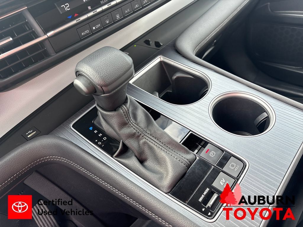 Certified 2025 Toyota Sienna LE FWD image 21