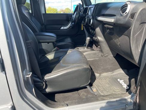 Used 2014 Jeep Wrangler Unlimited Sahara w/ Max Tow Package image 27