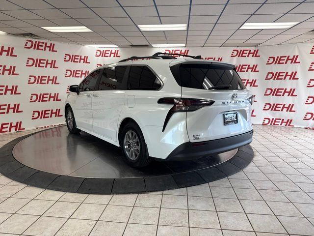 Used 2025 Toyota Sienna XLE w/ XLE Plus Package FWD image 19