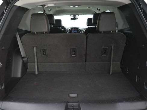 Used 2020 Chevrolet Traverse LT image 11