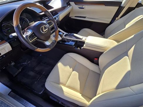 Used 2018 Lexus ES 300h image 15