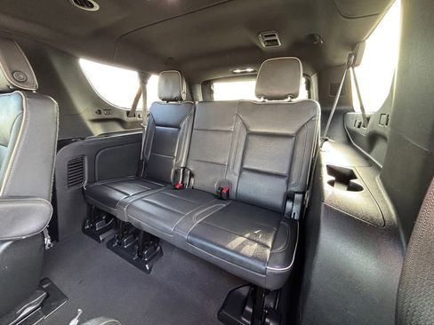 Used 2023 Chevrolet Suburban Premier image 21