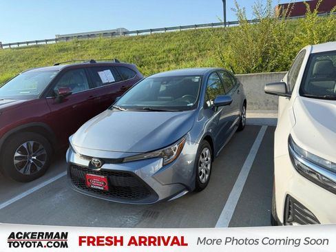 Certified 2021 Toyota Corolla LE FWD image 1