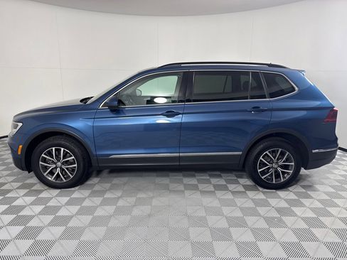 Used 2020 Volkswagen Tiguan SE w/ Panoramic Sunroof Package image 9