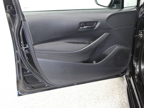 Used 2025 Toyota Corolla LE FWD image 12