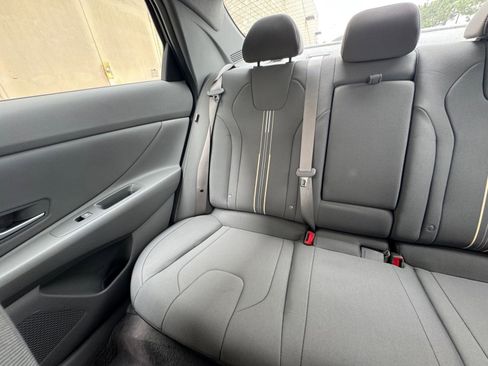 Used 2025 Hyundai Elantra SEL image 41