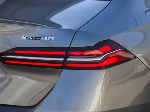 Used 2025 BMW i5 xDrive40 w/ Executive Package image 7