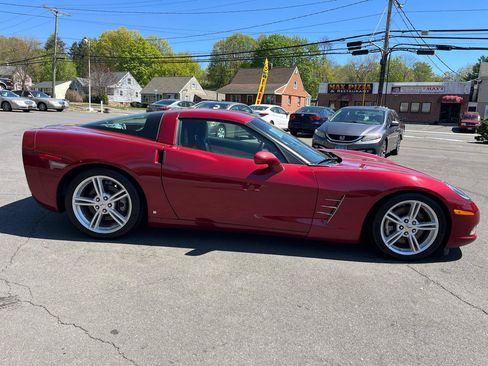 Used 2008 Chevrolet Corvette Coupe w/ Z51 Performance Package RWD image 6