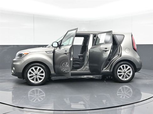 Used 2019 Kia Soul + FWD image 40