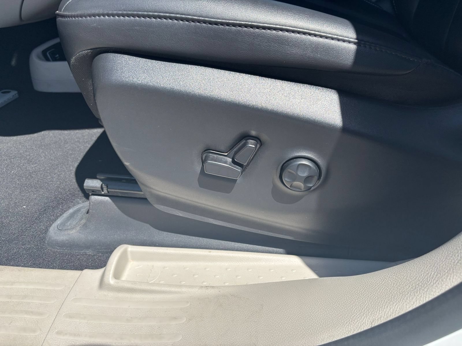 Used 2024 Chrysler Pacifica Touring-L FWD image 21