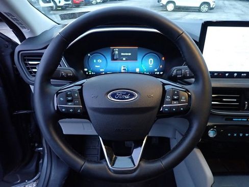 Certified 2025 Ford Escape Platinum image 24