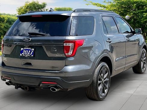 Used 2018 Ford Explorer XLT w/ XLT Appearance Package AWD/4WD image 12